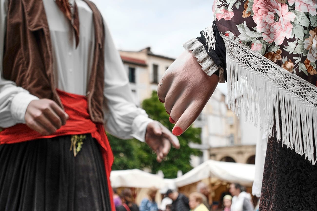 Cabezudos De Logroño En La Plaza Del Mercado