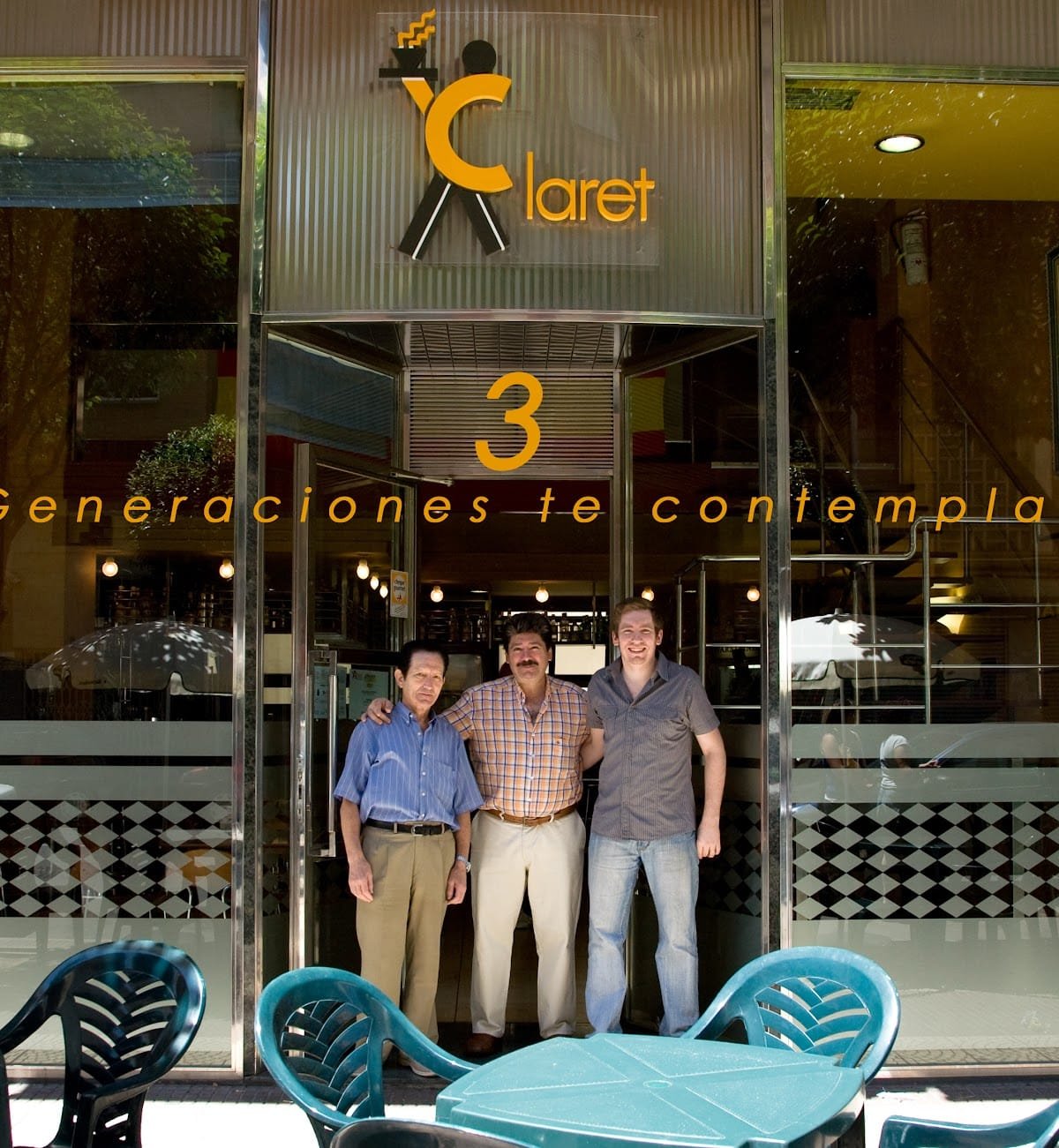 Fotografia De La Cafeteia Claret En Logroño , Las Tres Generaciones Juntas.
