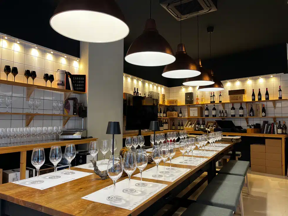 Vinoteca Baco En Logroño: Catas De Vino Y Experiencias Enológicas Interior De La Tienda Del Gardenia En Logroño
