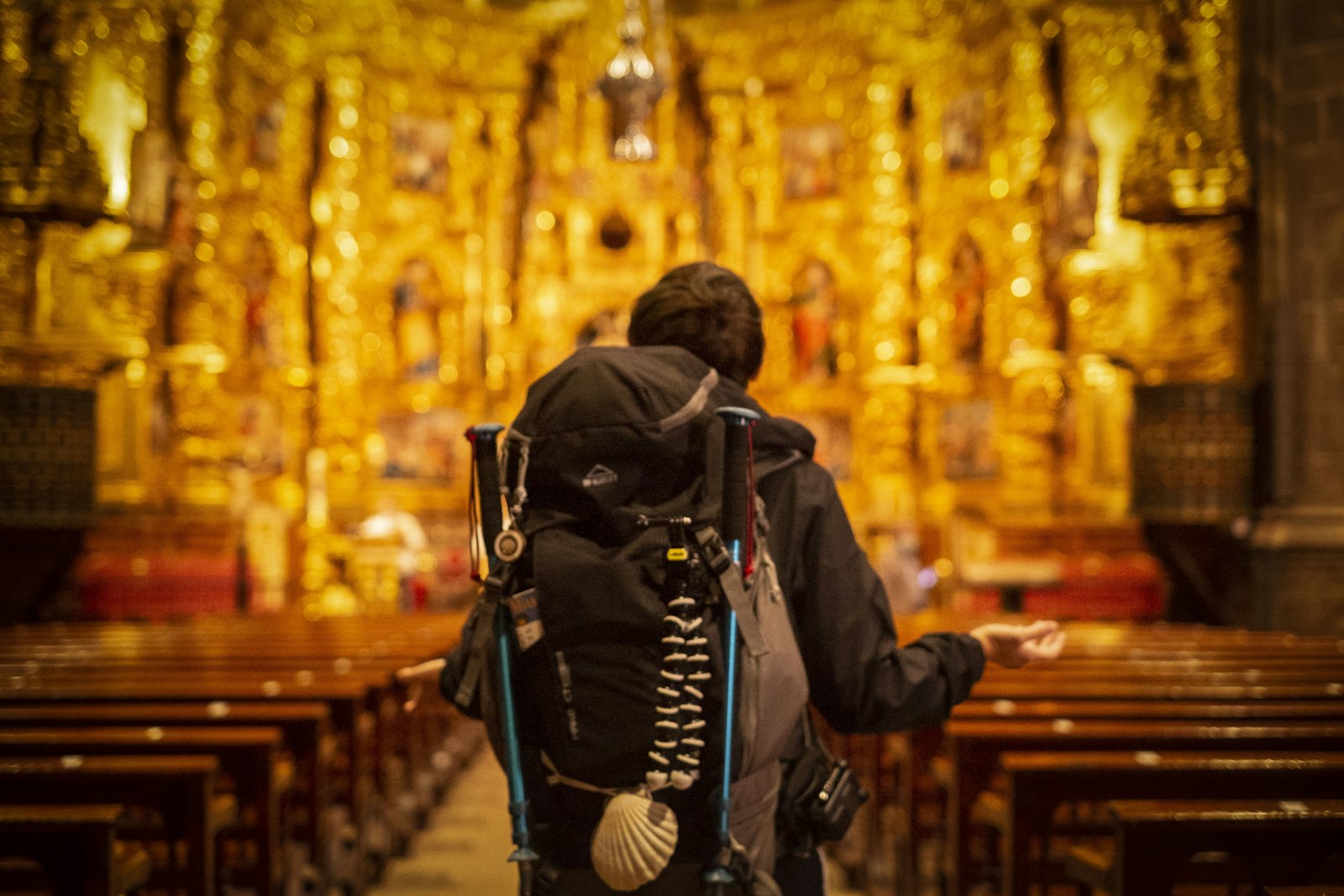 Jacotrans - Transporte De Mochilas En El Camino De Santiago Peregrino Con Su Mochila A La Espalda En El Camino De Santiago