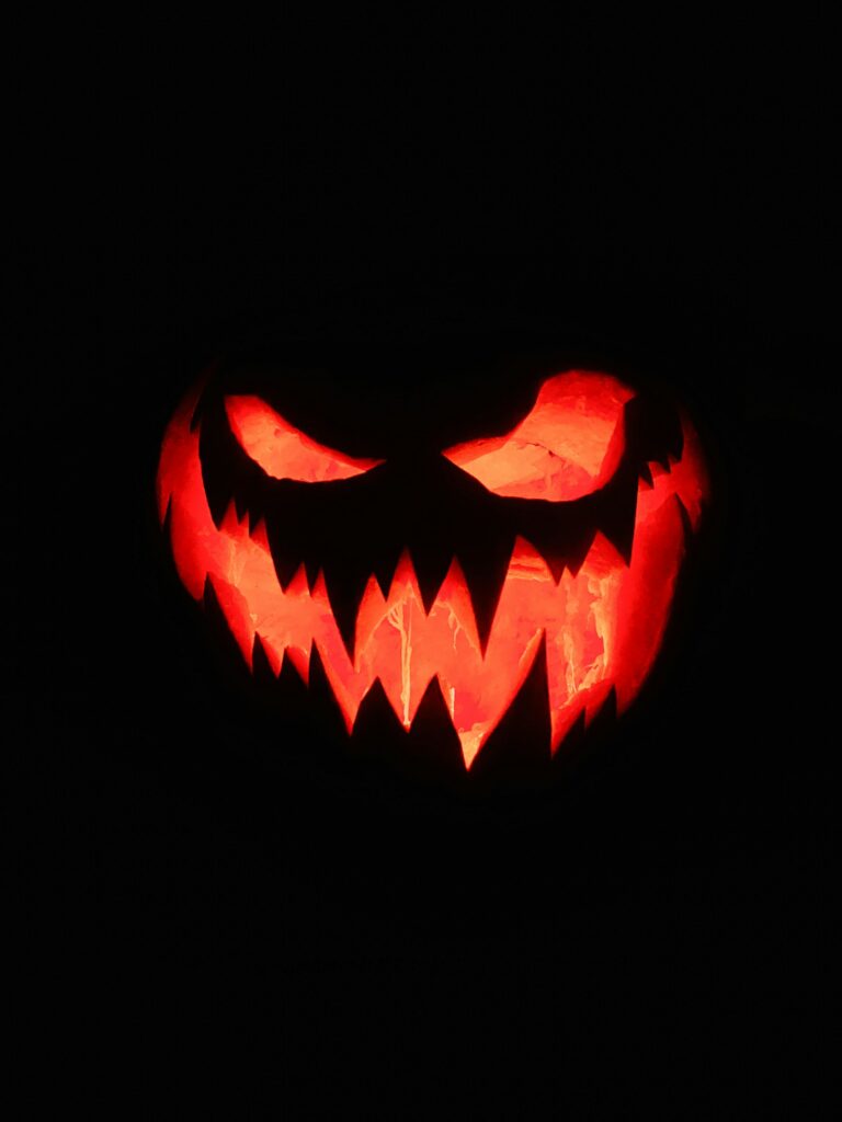Calabaza De Halloween Iluminada En La Oscuridad